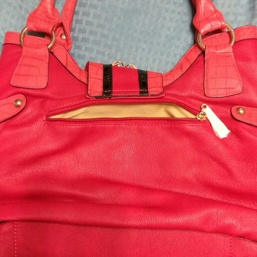 Red bag - Picture 2 of 2
